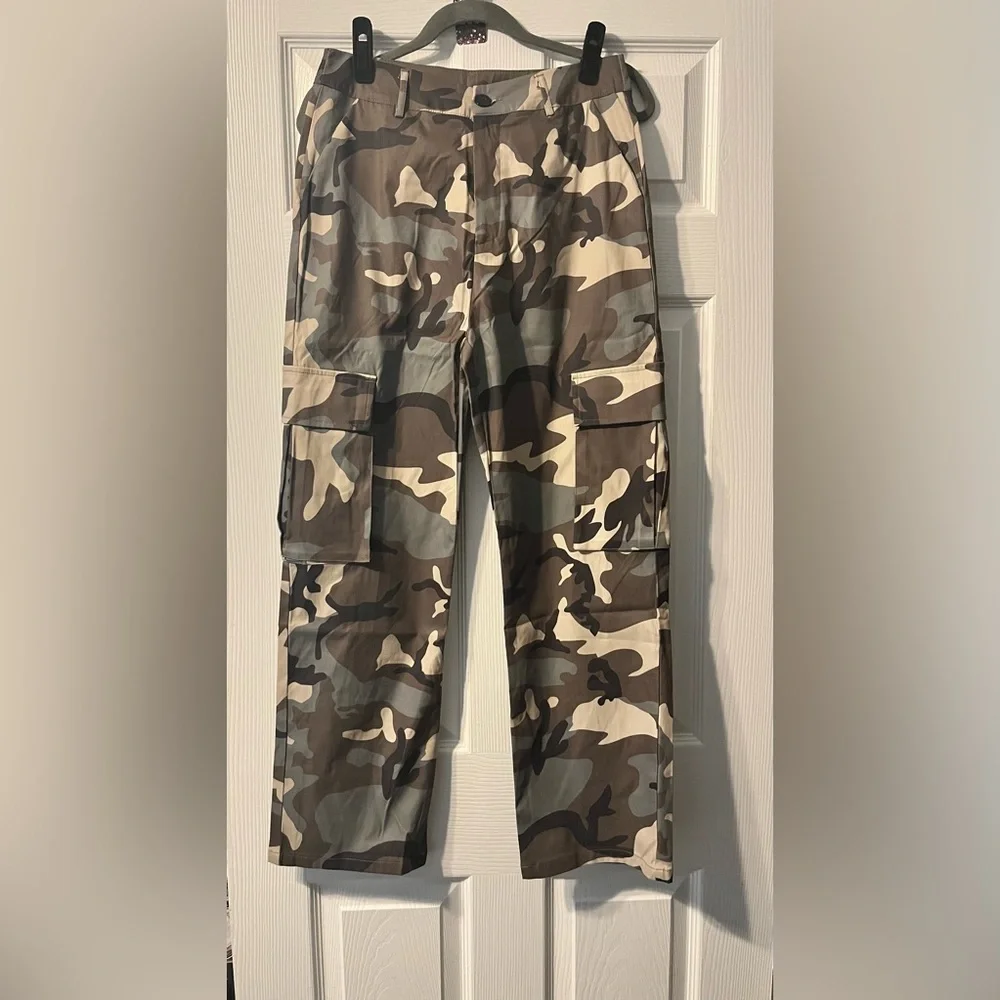 New! Camouflage Pants - Picture 3 of 4